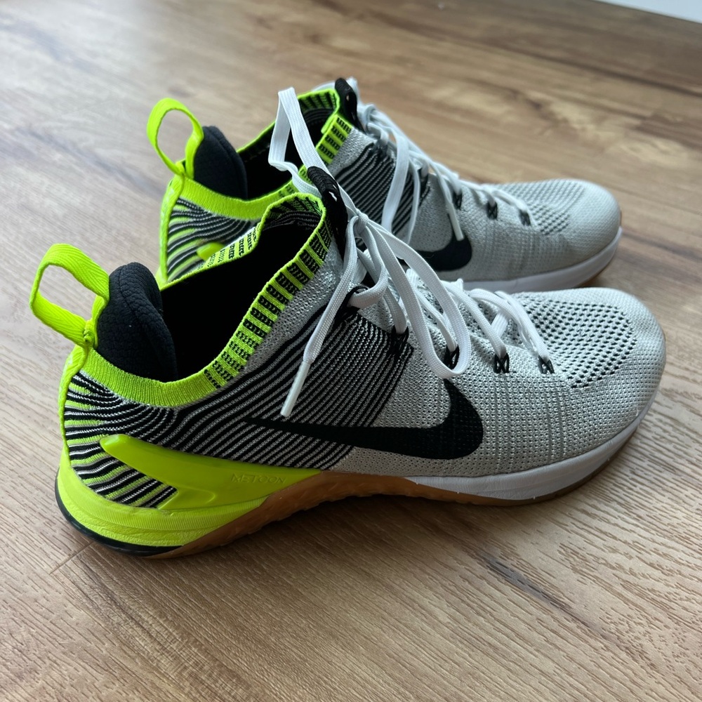 Size 10 - Nike Metcon